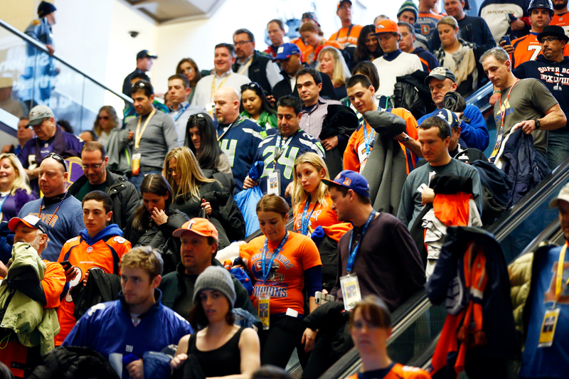 Illustration for article titled Scenes From The Super Bowl Transit Nightmare